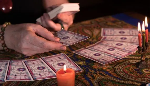 Tarot do dia: previsão para os 12 signos em 25/04/2026