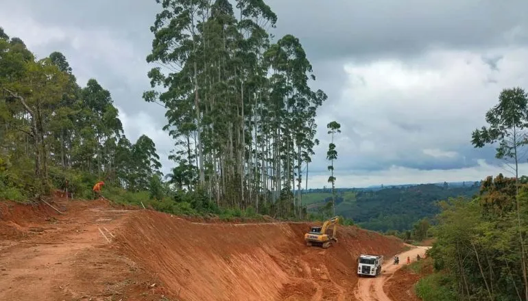 Rodovia do Paraná fica totalmente bloqueada por 10 dias após alerta de deslizamento