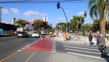 A Avenida Presidente Affonso Camargo recebe bras de requalificação do Projeto BRT Leste/Oeste (Lote 2.3), para a modernização do transporte coletivo e melhoria na infraestrutura local.