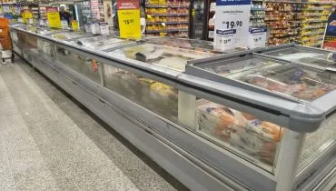 Após reforma de lojas, rede de supermercados do Paraná leiloa equipamentos