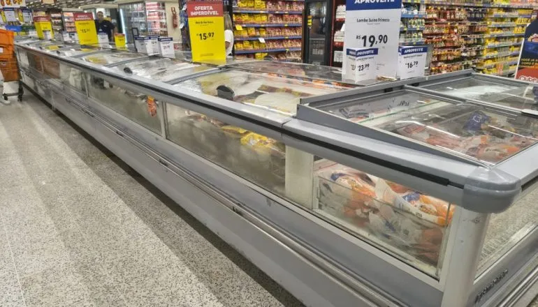 Após reforma de lojas, rede de supermercados do Paraná leiloa equipamentos