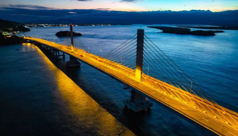 Ponte de Guaratuba - Depois de décadas de espera, a travessia entra em uma nova era. Foto: Jonathan Campos/Governo do Paraná