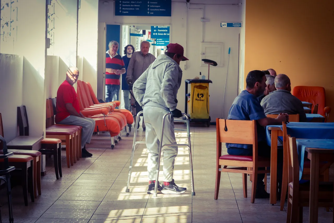 Lar de idosos em Curitiba: o Paraná terá, em 2027, mais pessoas com idade acima de 60 anos, do que crianças e adolescentes até 15 anos. Foto: Atila Alberti / Tribuna do Paraná