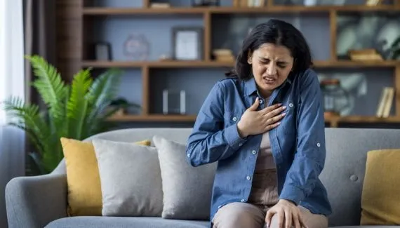 Dor no peito nem sempre é igual: 5 mitos e verdades sobre o sintoma que pode indicar risco ao coração