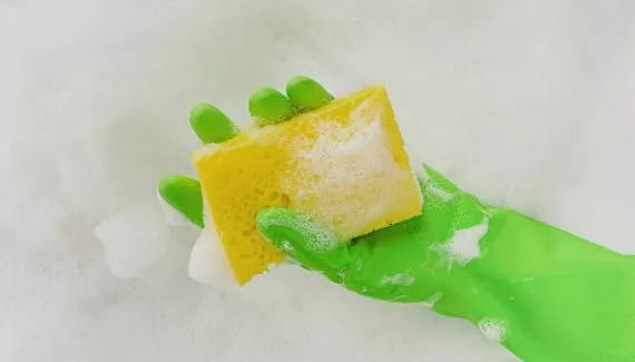 Truque com detergente para limpar casa: como fazer e usar com segurança