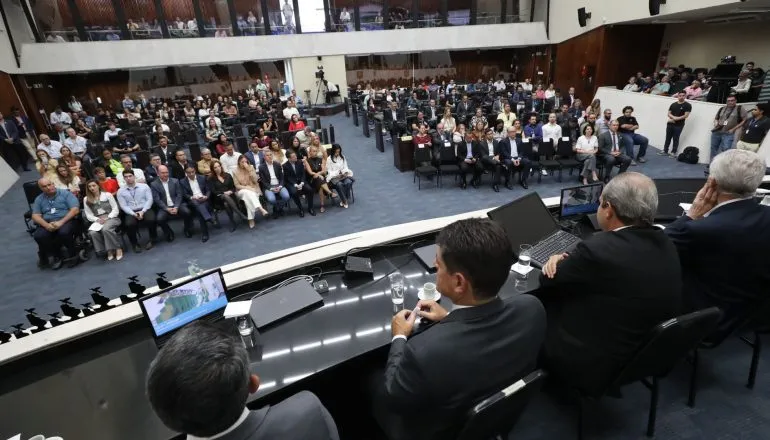 Evento na Assembleia Legislativa destacou boas práticas na gestão e execução do orçamento público no Paraná.