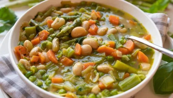 3 sopas com proteína vegetal para um jantar saudável e leve