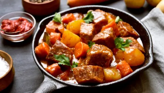 8 receitas deliciosas de ensopado para os dias frios