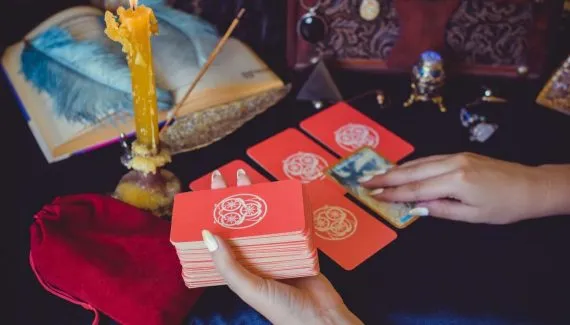 Tarot do dia: previsão para os 12 signos em 01/05/2026