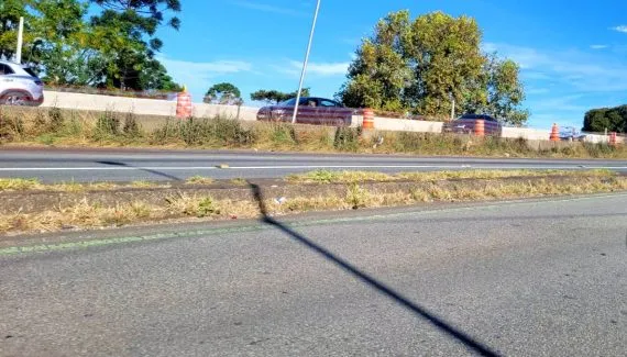Linha Verde: Obra no viaduto do Tarumã afunila trânsito em uma faixa e pode gerar 5 km de fila