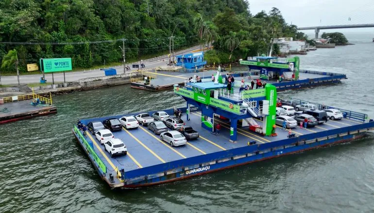 Ferry boat se aposenta após 60 anos de travessia em Guaratuba