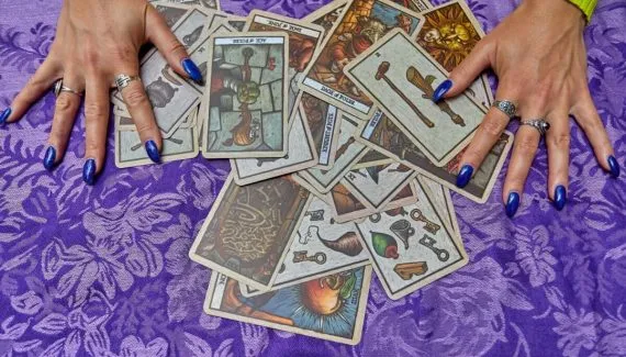 Tarot do dia: previsão para os 12 signos em 04/05/2026