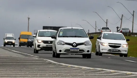 Trânsito no Paraná tem fluxo intenso no retorno do feriado nesta segunda-feira (04)