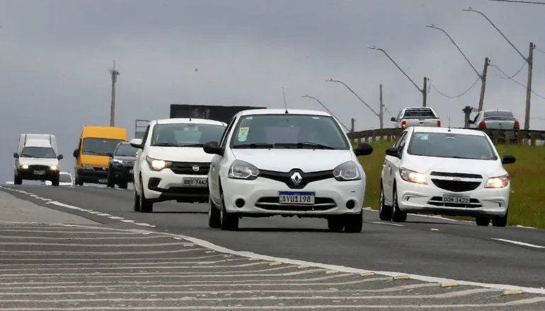 Trânsito no Paraná tem interdições e lentidão por acidentes e obras