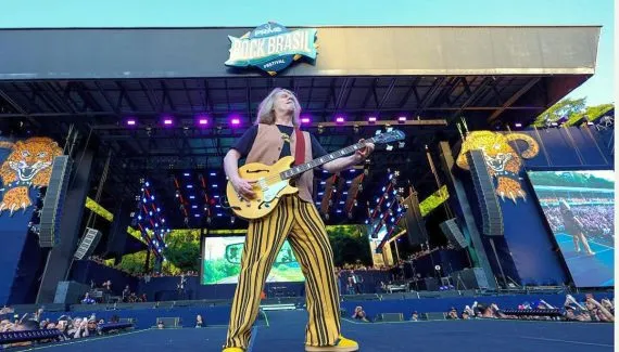 Gessinger estreia em novo palco de Curitiba com turnê Acústico MTV
