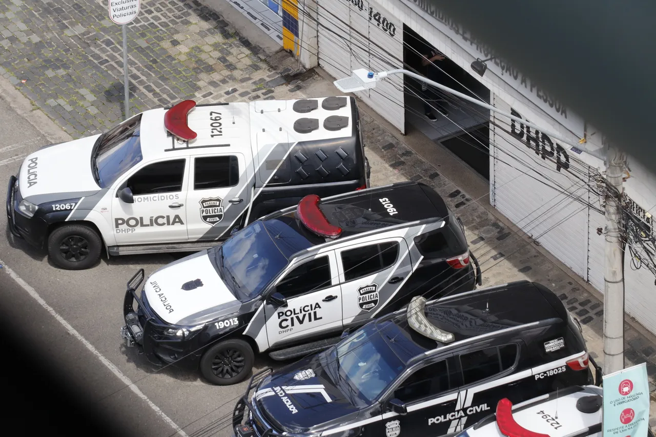 Segundo a Polícia Civil, suspeito é apontado como possível executor de homicídios ligados à disputa pelo tráfico de drogas em Ponta Grossa. Foto: Atila Alberti / Tribuna do Paraná