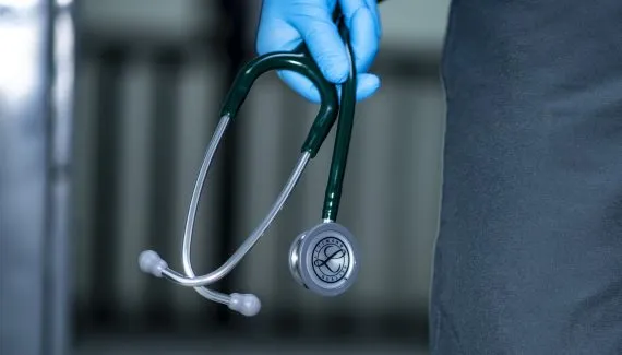 Unipar reestrutura Medicina após nota baixa em exame nacional; Uningá silencia