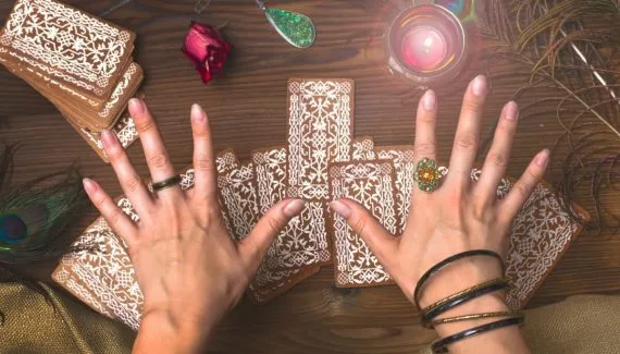 Tarot do dia: previsão para os 12 signos em 06/05/2026