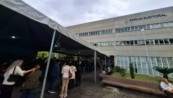 Fila gigante no TRE-PR: quem NÃO precisa ir ao cartório no último dia do prazo