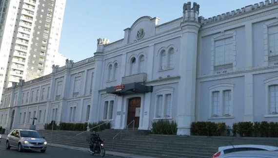 Tradicional shopping de Curitiba é vendido por quase R$ 200 milhões