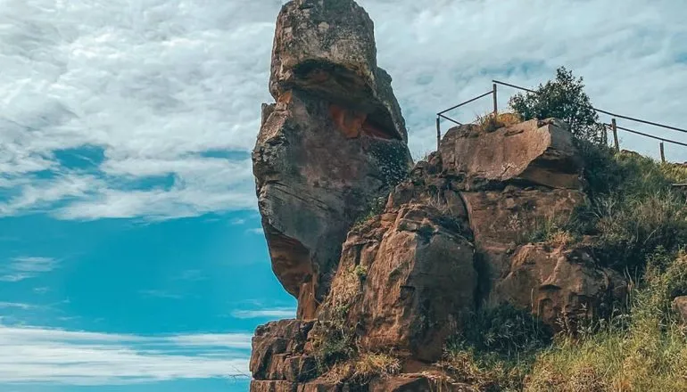 Imagem mostra a famosa Pedra do Índio