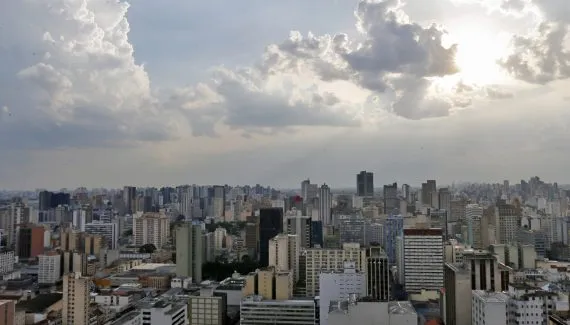 Previsão do tempo para Curitiba: quinta-feira de sol entre nuvens