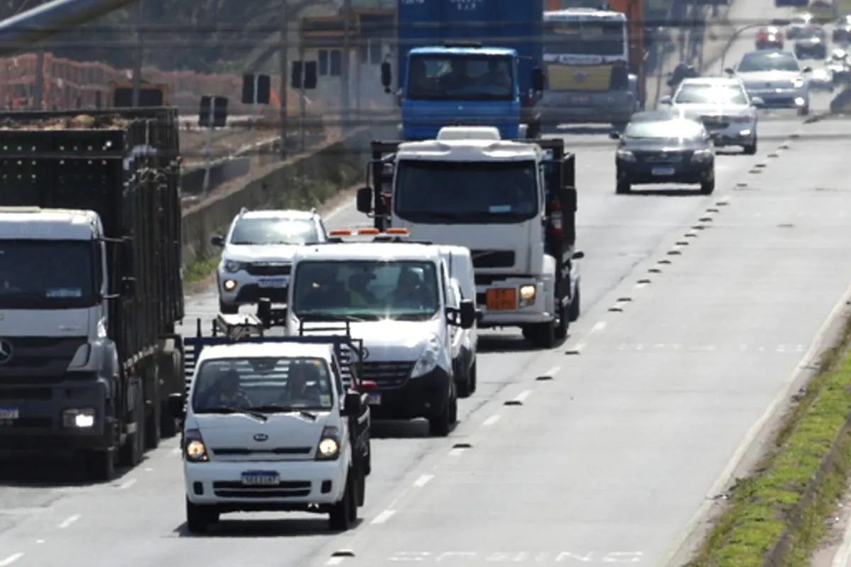 Imagem mostra um trecho complicado da Linha Verde, em Curitiba.