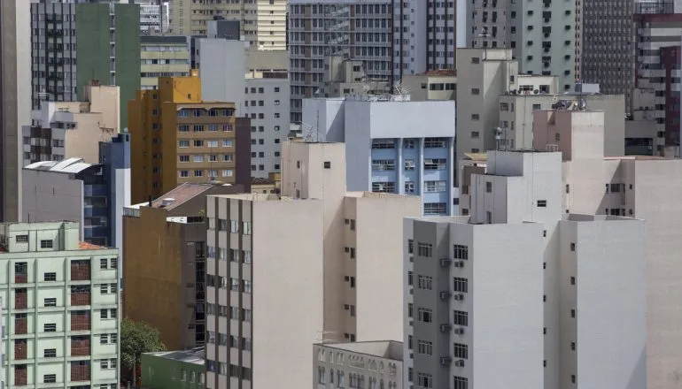 Plano Diretor em xeque: Curitiba perde moradores e encarece moradia 
