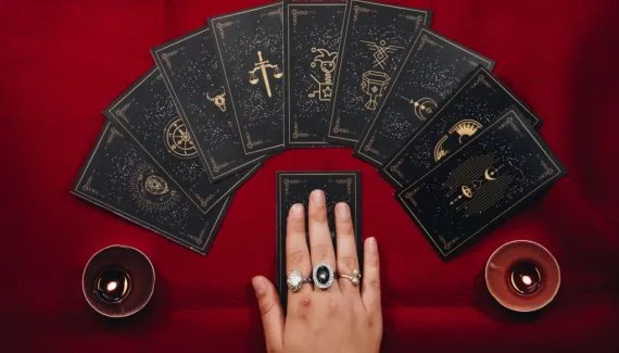 Tarot do dia: previsão para os 12 signos em 08/05/2026