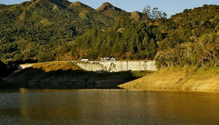 Pesca e banho na Represa do Capivari estão proibidos após acidente na BR-116