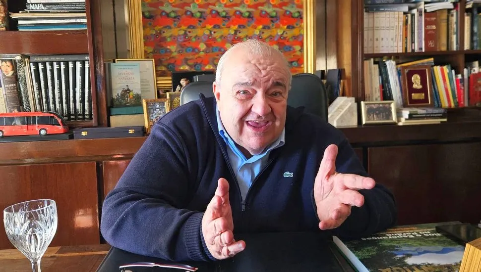 Rafael Greca é internado em Curitiba após queda durante campanha; exames descartam fratura