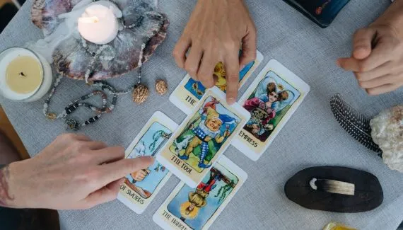 Tarot do dia: previsão para os 12 signos em 09/05/2026