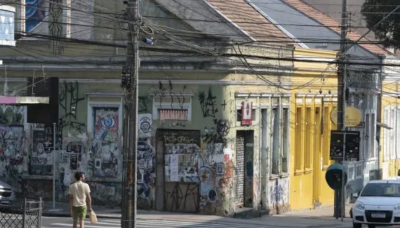 Projeto de lei quer aumentar valor da multa por pichação em Curitiba