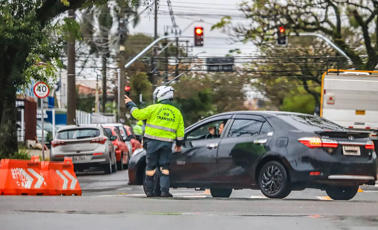 Obras e bloqueios na região do Batel e Centro Cívico desafiam motoristas nesta semana