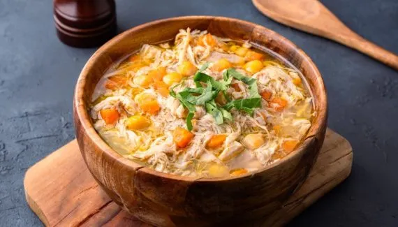 Sopas ricas em proteínas: 4 receitas nutritivas para começar a semana