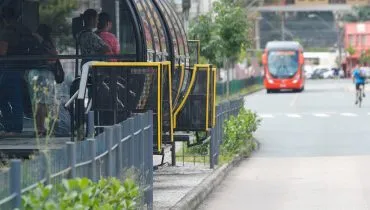 estação-tubo em curitiba