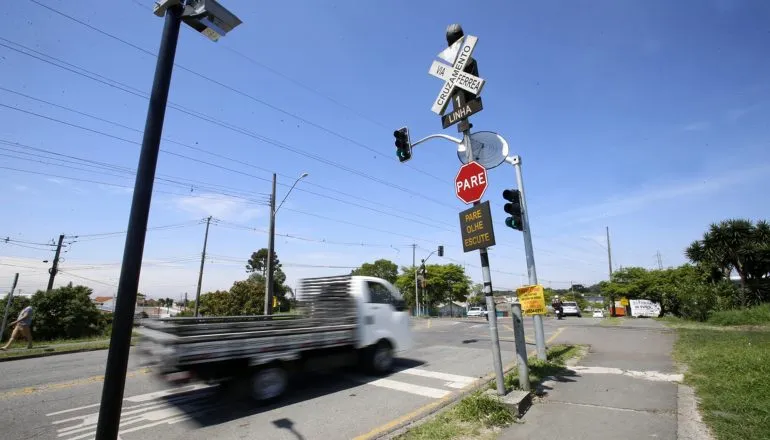 Audiência sobre nova concessão ferroviária discute retirada de trilhos em Curitiba