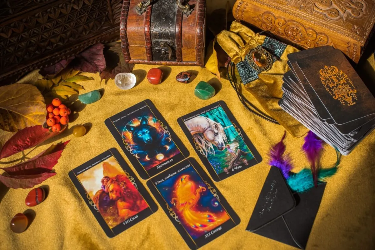 Tarot do dia: previsão para os 12 signos em 13/05/2026 | Tribuna do Paraná