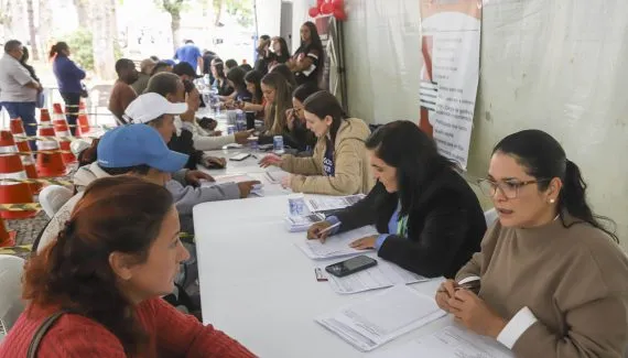 Mutirão do Emprego tem 7 mil vagas no Pinheirinho nesta quinta