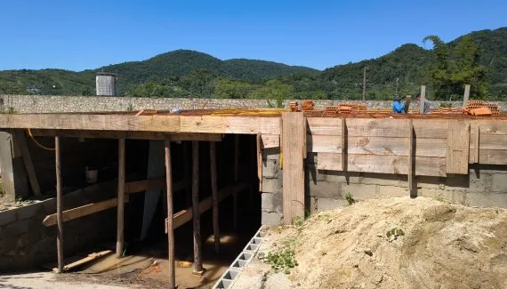 Construtora acumula denúncias de prejuízo milionário ao deixar obras inacabadas no Paraná