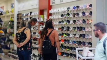 fim da taxa das blusinhas preocupa associação comercial do paraná