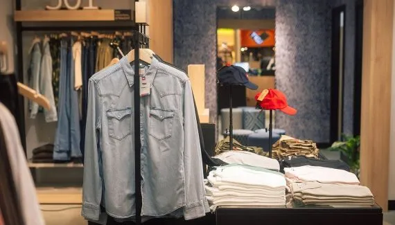 Gigante da moda inaugura nova loja em tradicional shopping de Curitiba