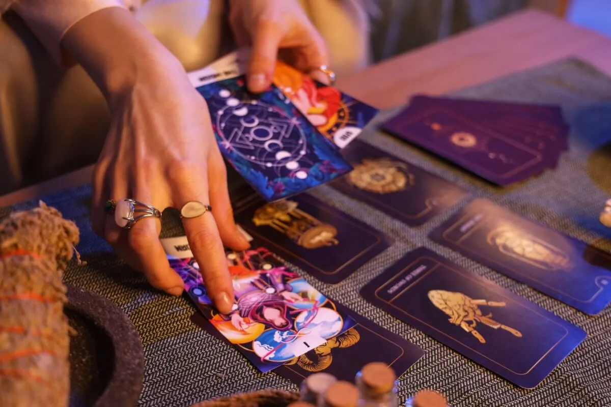 Tarot do dia: previsão para os 12 signos em 15/05/2026 | Tribuna do Paraná