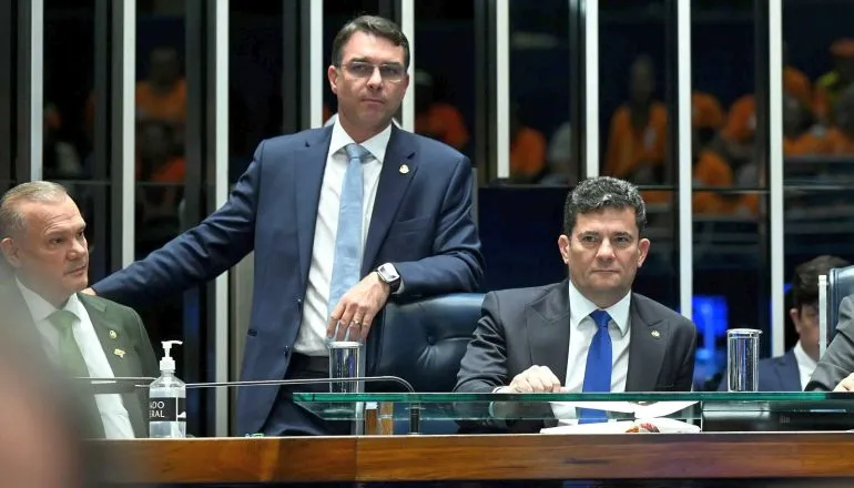 “Quem não deve, não teme”: Sergio Moro sai em defesa de Flávio Bolsonaro