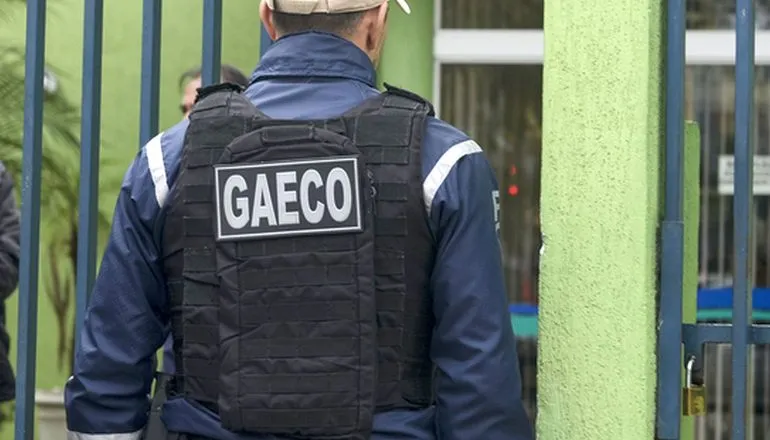 Assessor da Casa Civil é alvo de operação do Gaeco; governo exonera servidor