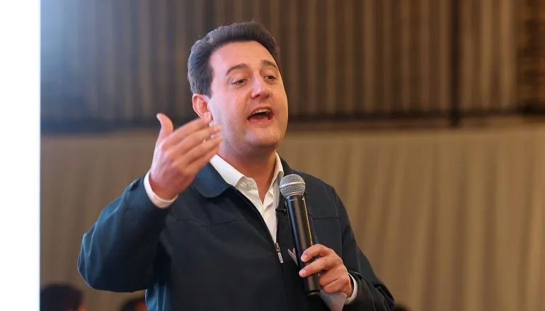 Após áudios complicarem Flávio Bolsonaro, Ratinho Jr. explica se está arrependido de deixar disputa