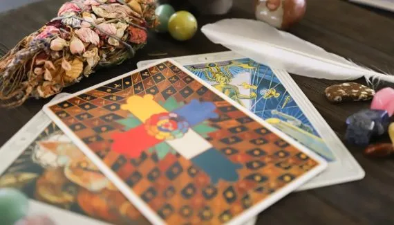 Tarot do dia: previsão para os 12 signos em 17/05/2026