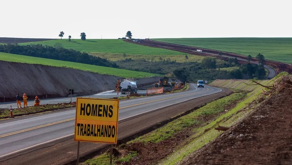Duplicação da PR-445, entre Londrina e Mauá da Serra.