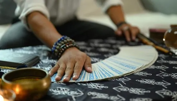 Tarot do dia: previsão para os 12 signos em 19/05/2026