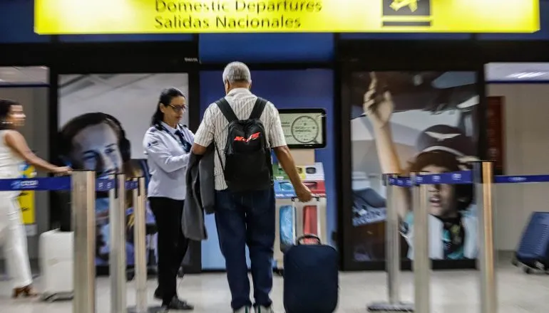 Vai pra Copa? Aeroportos do Paraná recebem vacinação contra sarampo